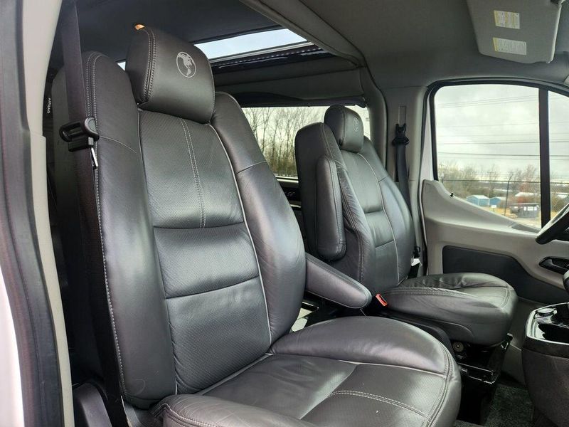 2019 Ford Transit-150 Image 3