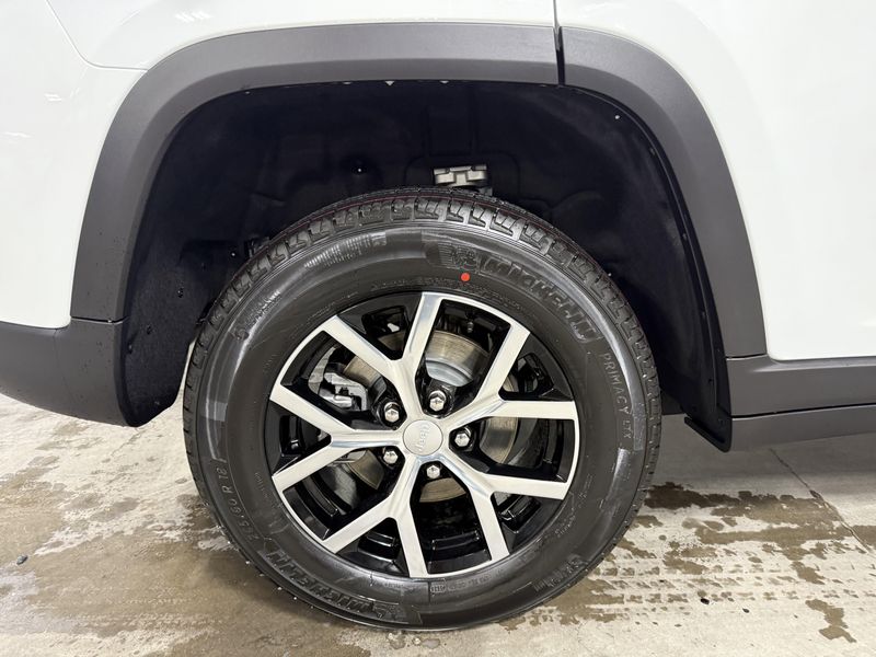 New 2025 Jeep Grand Cherokee Limited 4x4Image 11