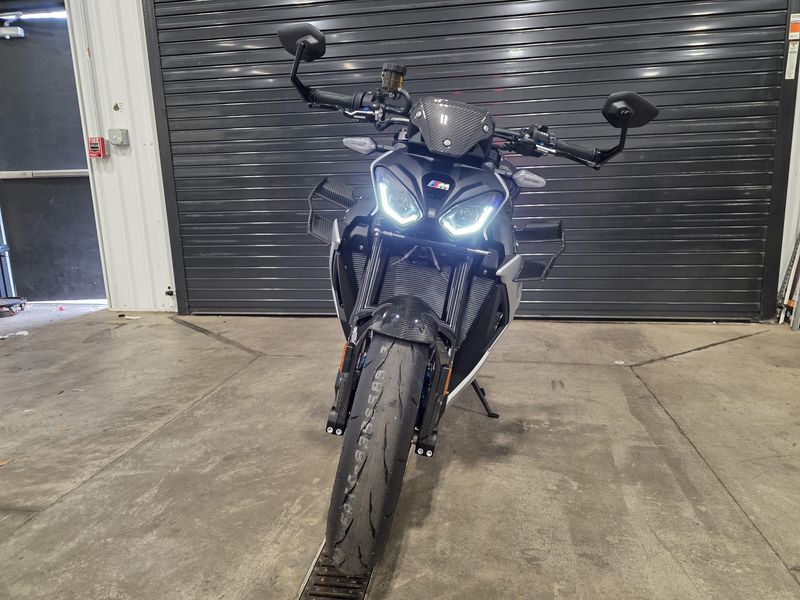 2025 BMW M 1000 R