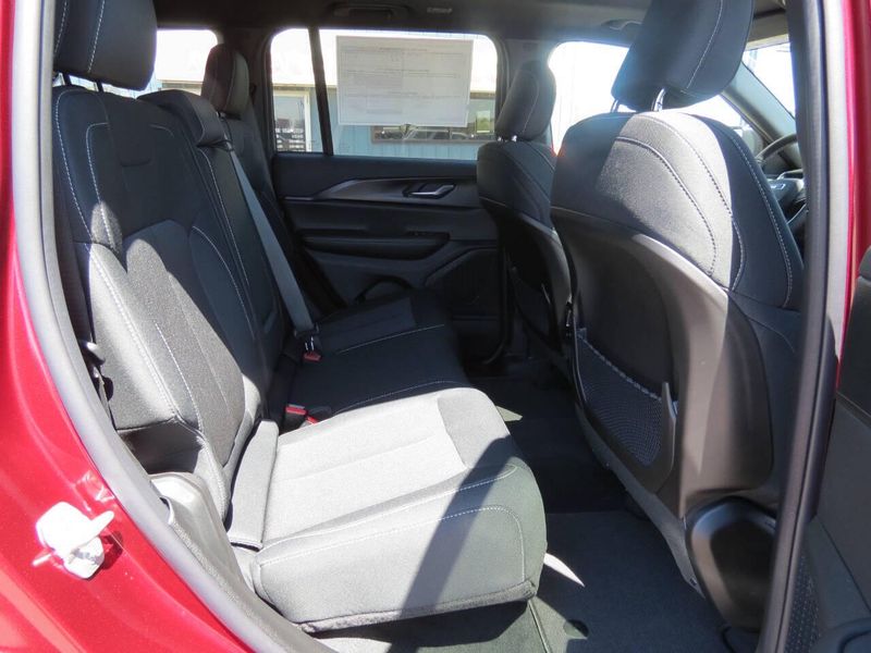 New 2026 Jeep Grand Cherokee Laredo X 4x4Image 21