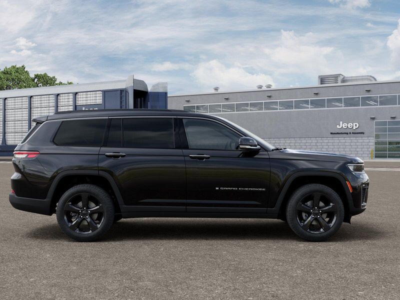 New 2026 Jeep Grand Cherokee L Limited 4x2Image 12