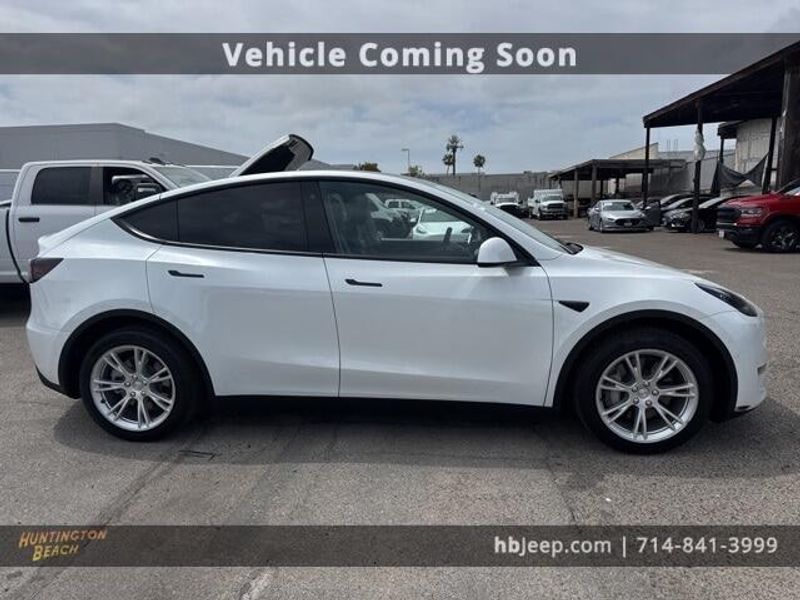 2022 Tesla Model Y Long RangeImage 4
