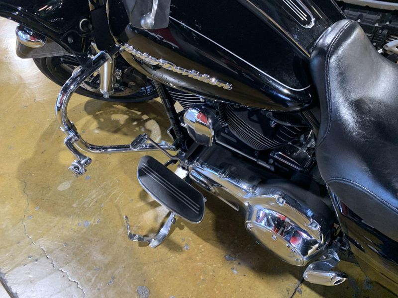 Used 2015 Harley-Davidson ROAD GLIDE SPECIAL Image 24