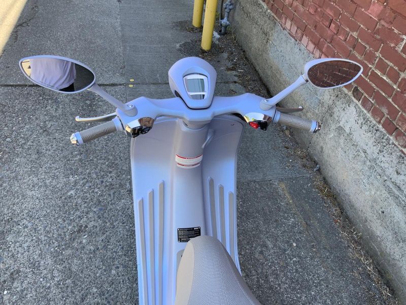 2025 Vespa 946 SNAKE 