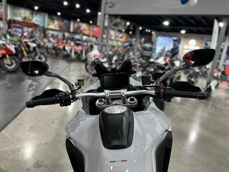2024 Ducati MULTISTRADA V4 S TRAVEL & RADAR SPOKED WHEELS - DEMO Image 2