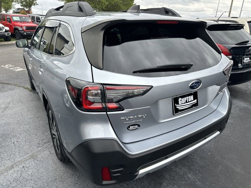 2022 Subaru Outback Limited XTImage 10