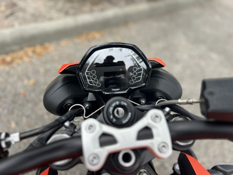 2025 Triumph Street Triple 765 R