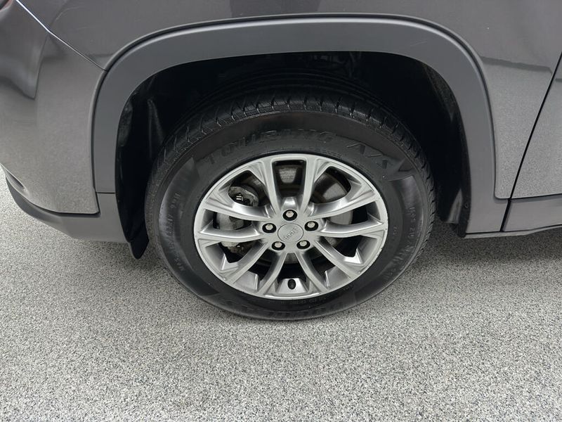 Used 2022 Jeep Cherokee Latitude LuxImage 7