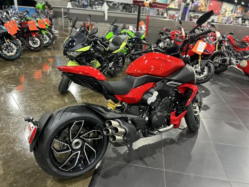 New 2025 Ducati DIAVEL V4 Image 12