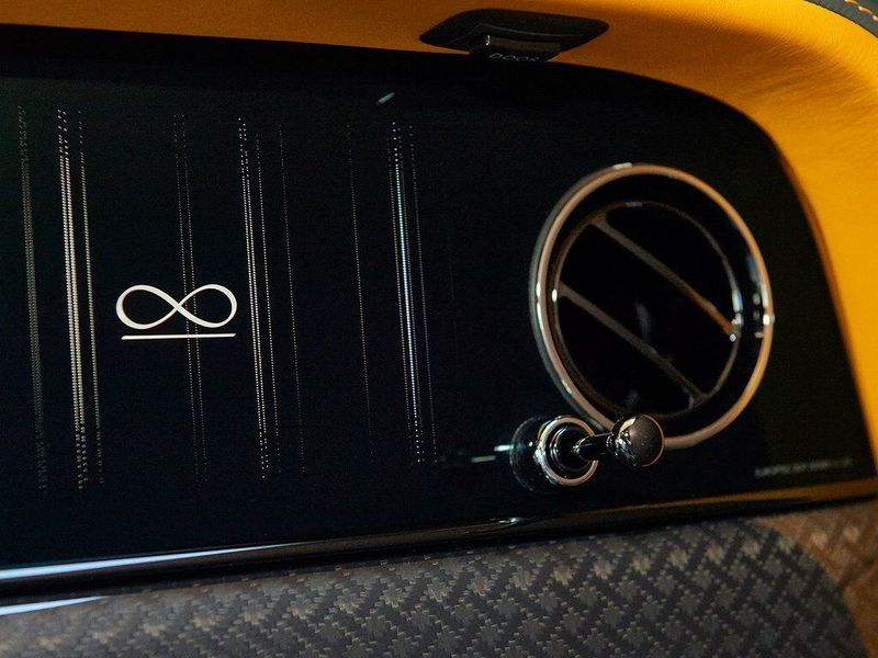 New 2026 Rolls-Royce Cullinan Black BadgeImage 19