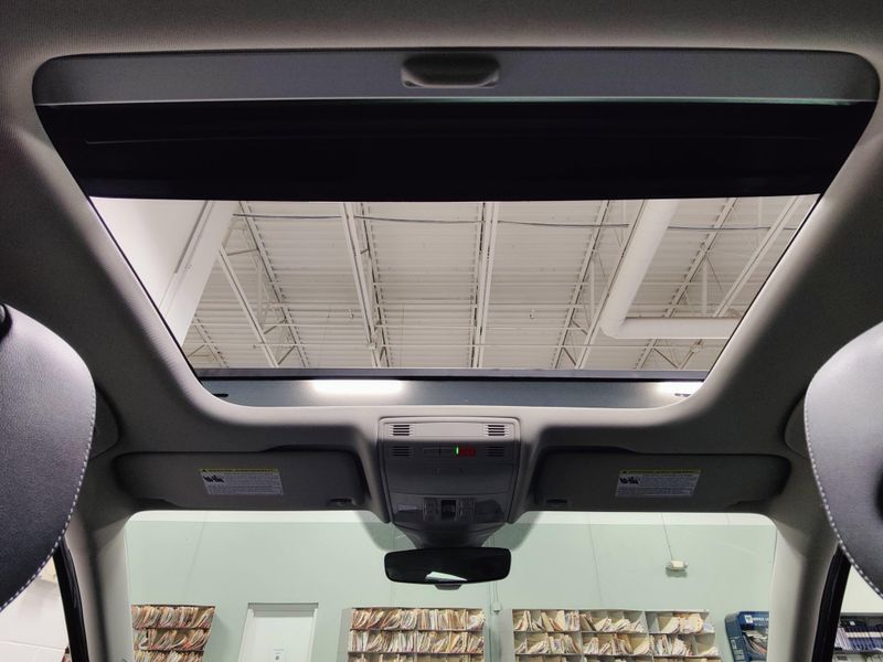 Used 2025 Volkswagen Jetta SEL w/Sunroof & NavigationImage 6