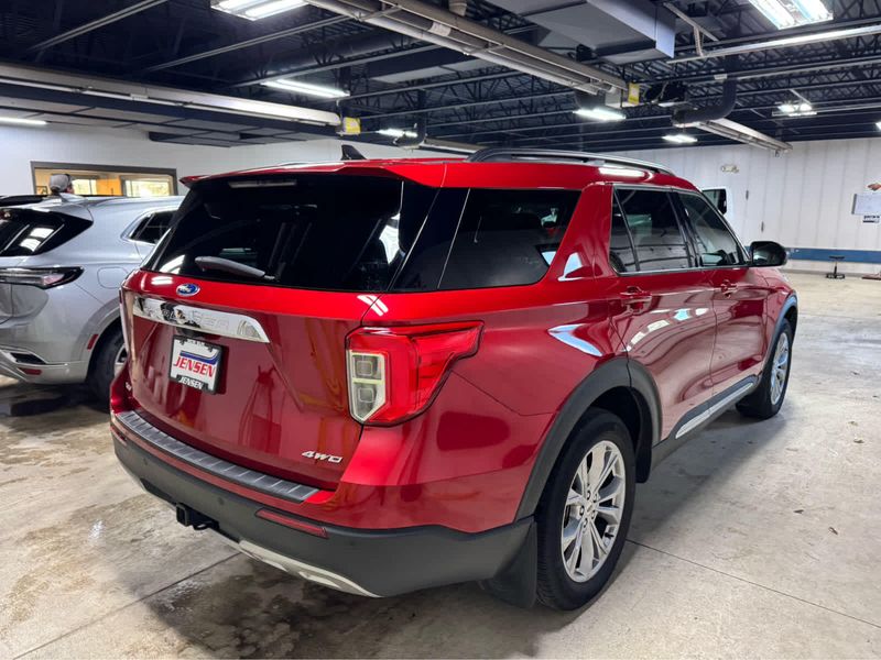 2023 Ford Explorer XLT photo 4