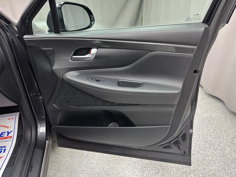 Used 2023 Hyundai Santa Fe SELImage 17