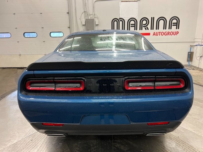 2023 Dodge Challenger Sxt AwdImage 9