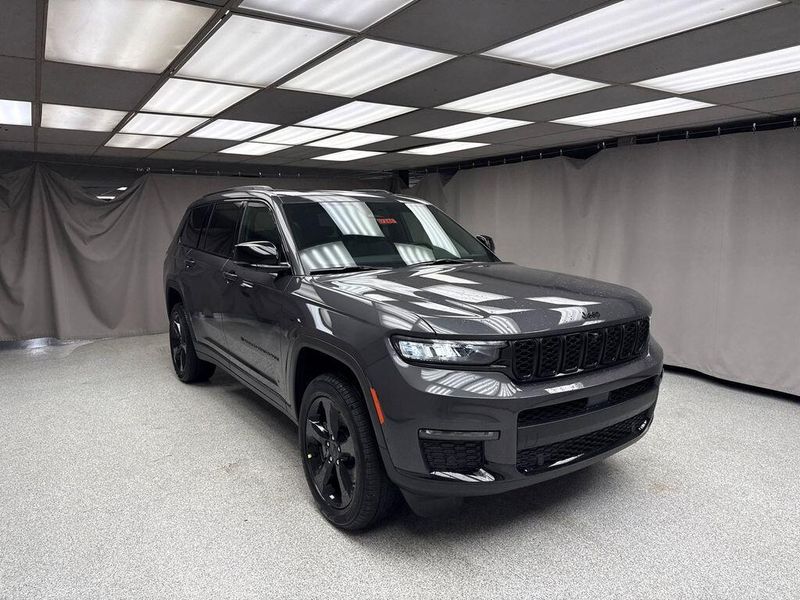 New 2025 Jeep Grand Cherokee L Limited 4x4Image 4