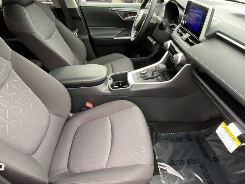 New 2025 Toyota RAV4 Hybrid XLEImage 10