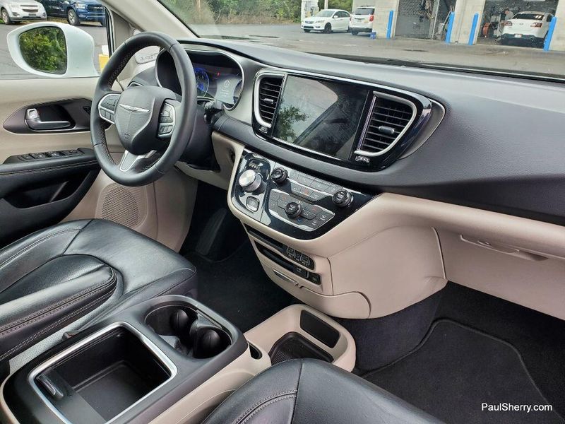 2022 Chrysler Pacifica Touring LImage 10