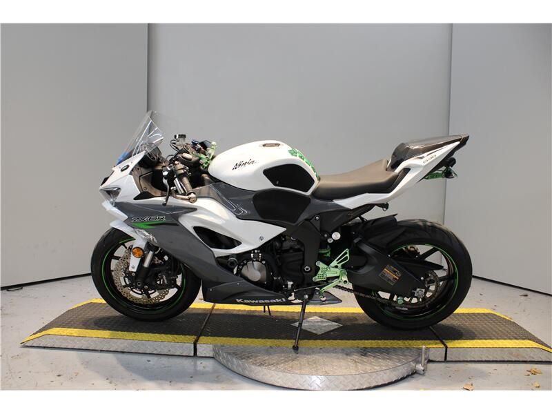 2021 Kawasaki Ninja ZX-6RImage 2