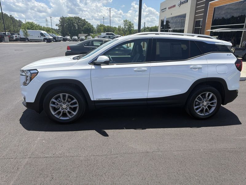 Used 2024 GMC Terrain SLTImage 19