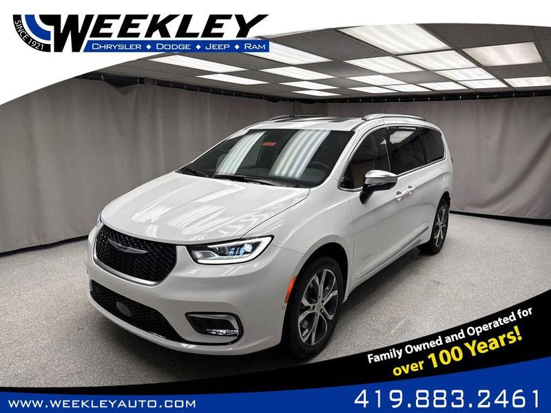 New 2026 Chrysler Pacifica Pinnacle AwdImage 1