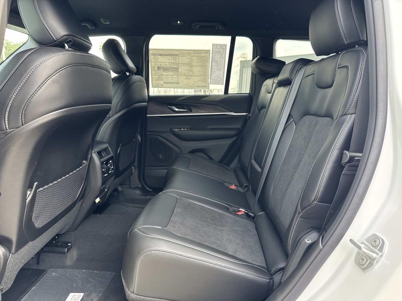 New 2026 Jeep Grand Cherokee Laredo Altitude 4x4
