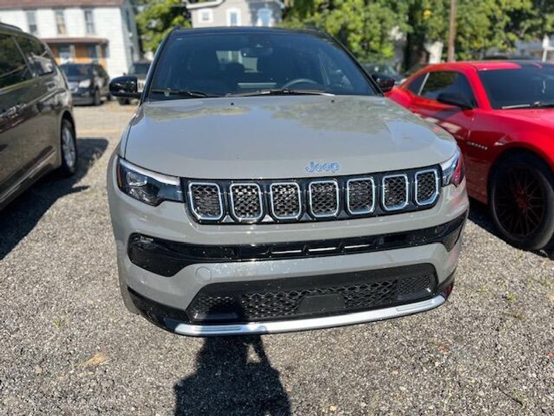 Used 2023 Jeep Compass LimitedImage 3