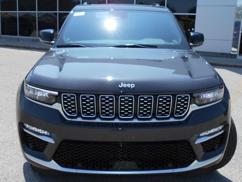 New 2025 Jeep Grand Cherokee Summit Reserve 4x4Image 33