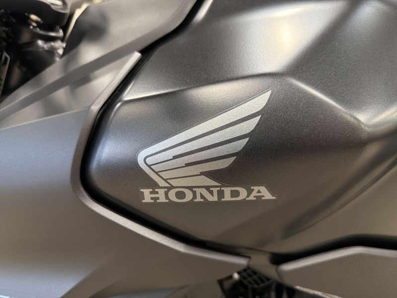 New 2025 Honda CB750 HORNET Image 27