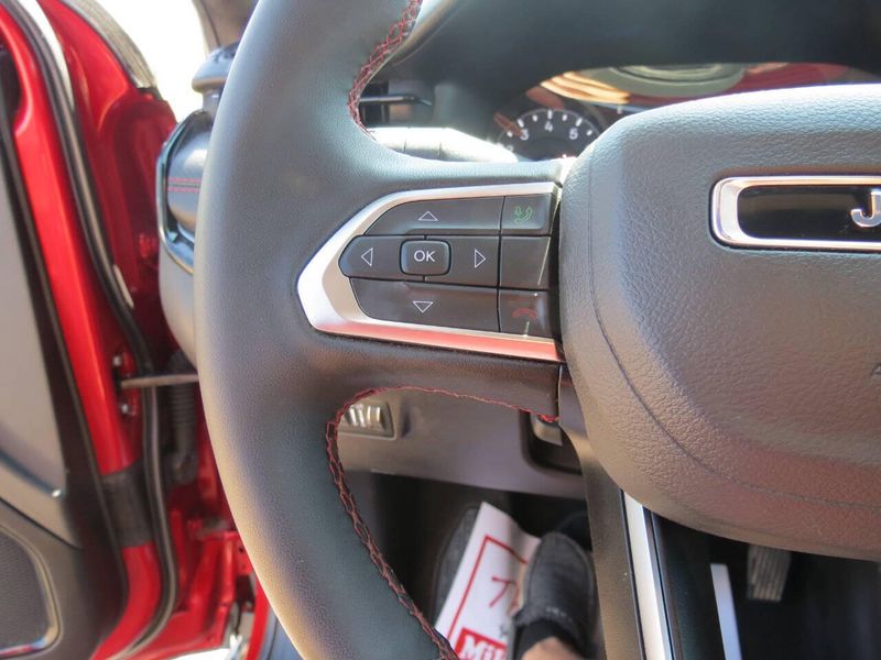 Used 2025 Jeep Compass Trailhawk 4x4 4dr SUVImage 14