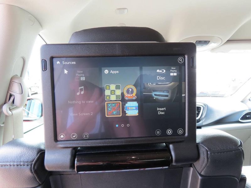 2020 Chrysler Pacifica Touring Plus photo 23