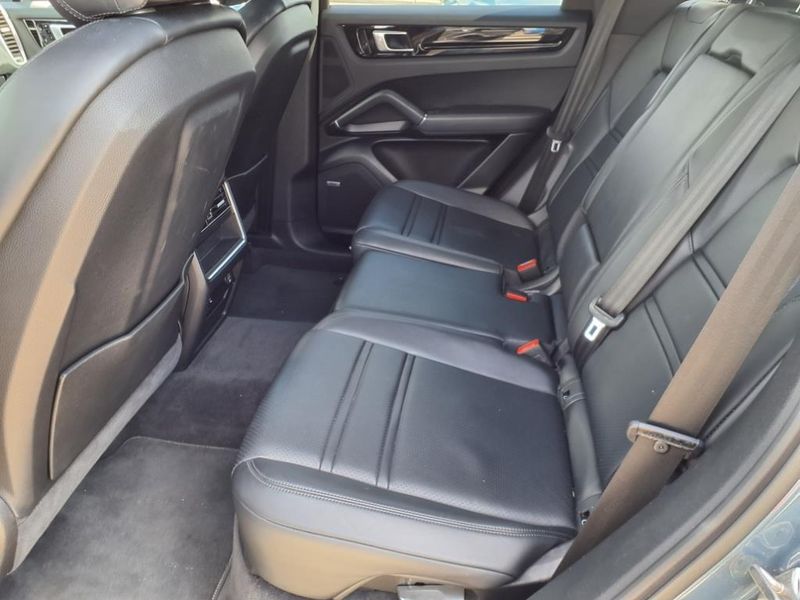 2019 Porsche Cayenne BaseImage 16