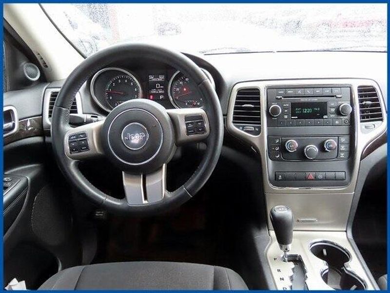 2012 Jeep Grand Cherokee LaredoImage 11