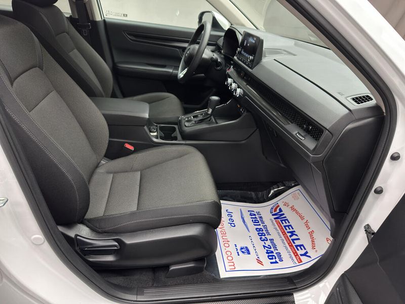 Used 2025 Honda Cr-V EXImage 11