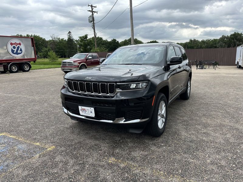 2024 Jeep Grand Cherokee L Laredo X 4x4Image 4