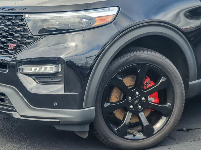2024 Ford Explorer ST photo 3