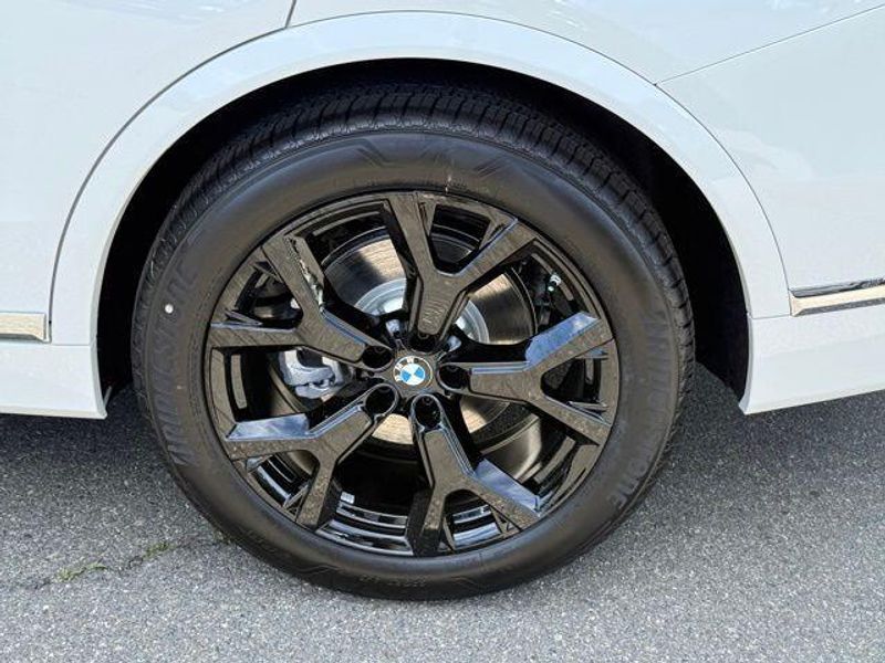 New 2026 BMW X7 xDrive40iImage 14