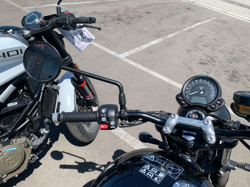 Used 2022 Triumph Street Twin Base Image 17