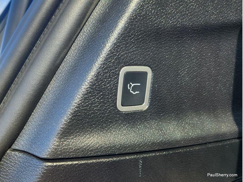 Used 2026 Chrysler Pacifica Select
