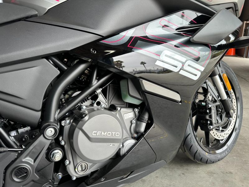 New 2025 CFMOTO 300SS Image 18