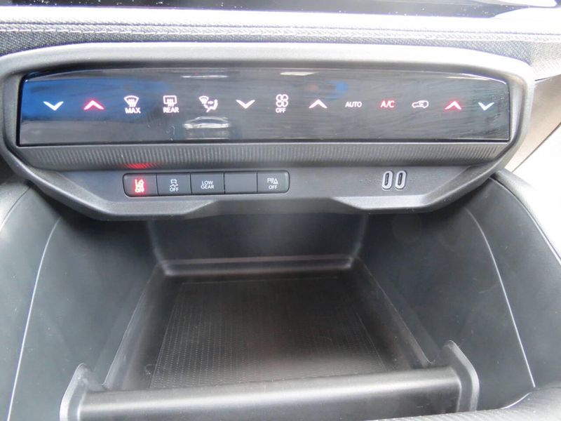 New 2026 Jeep Cherokee Laredo 4x4Image 14