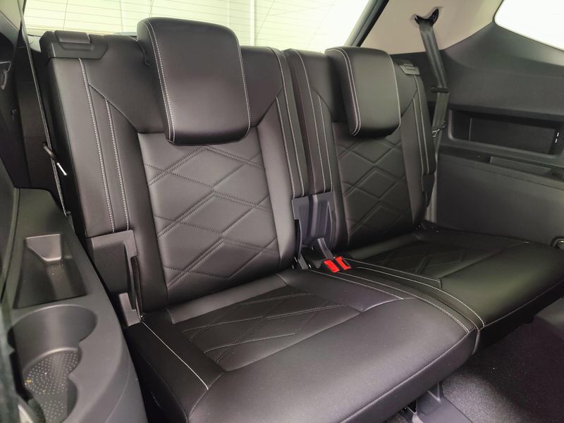 Used 2025 Volkswagen Atlas SE 4-Motion AWDImage 16