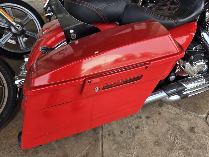 USED 2010 HARLEY ROAD GLIDE CUSTOM BASE Image 8