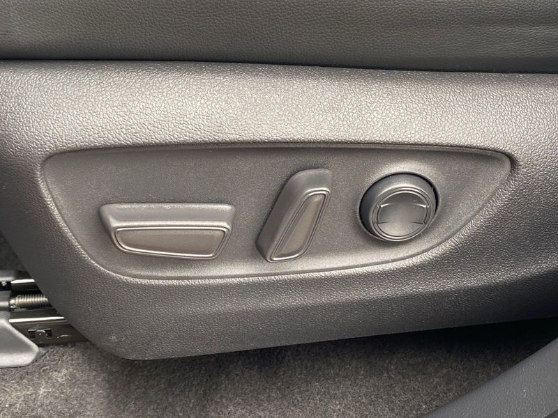 Used 2023 Toyota Highlander XSEImage 18