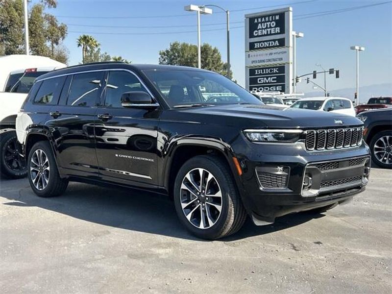 New 2024 Jeep Grand Cherokee L Overland 4x4Image 10