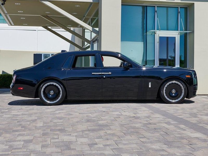 2024 Rolls-Royce Phantom Image 9