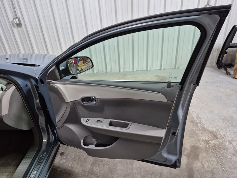 2009 Chevrolet Malibu LT w/1LTImage 12