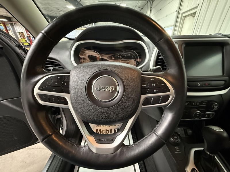 Used 2018 Jeep Cherokee Latitude PlusImage 29