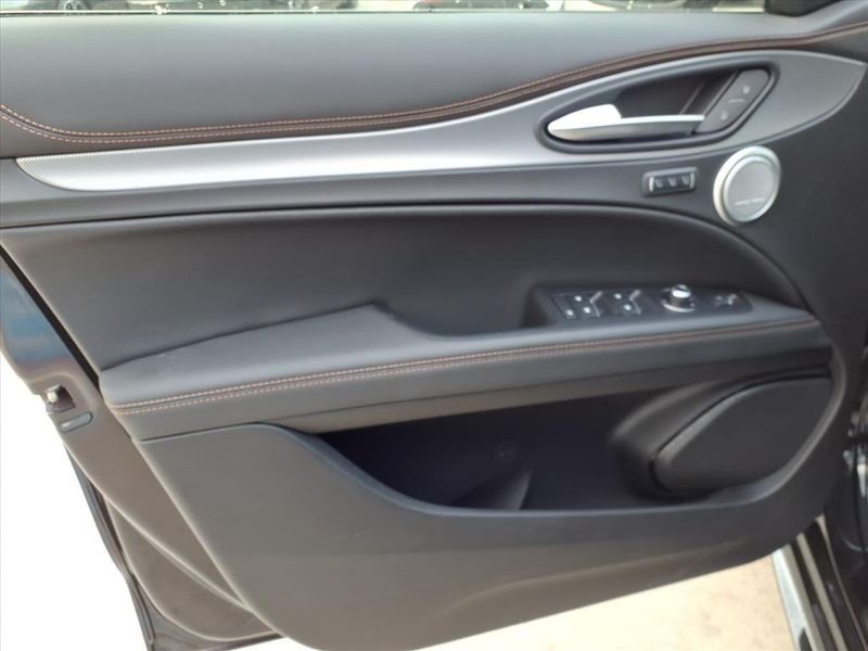 New 2025 Alfa Romeo Stelvio Intensa AwdImage 17