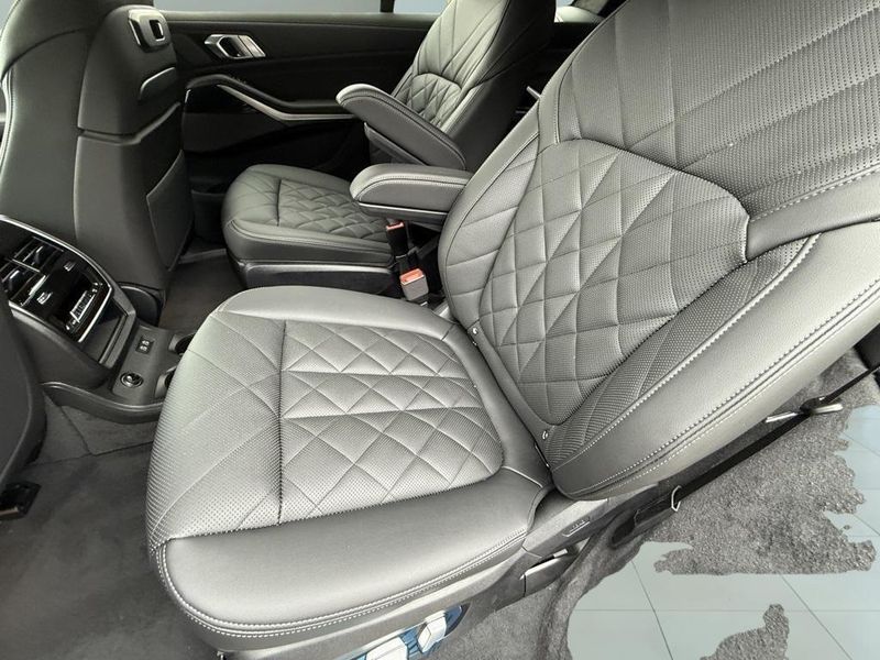 2026 BMW X7 xDrive40iImage 28
