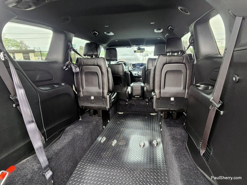 New 2027 Chrysler Pacifica Select